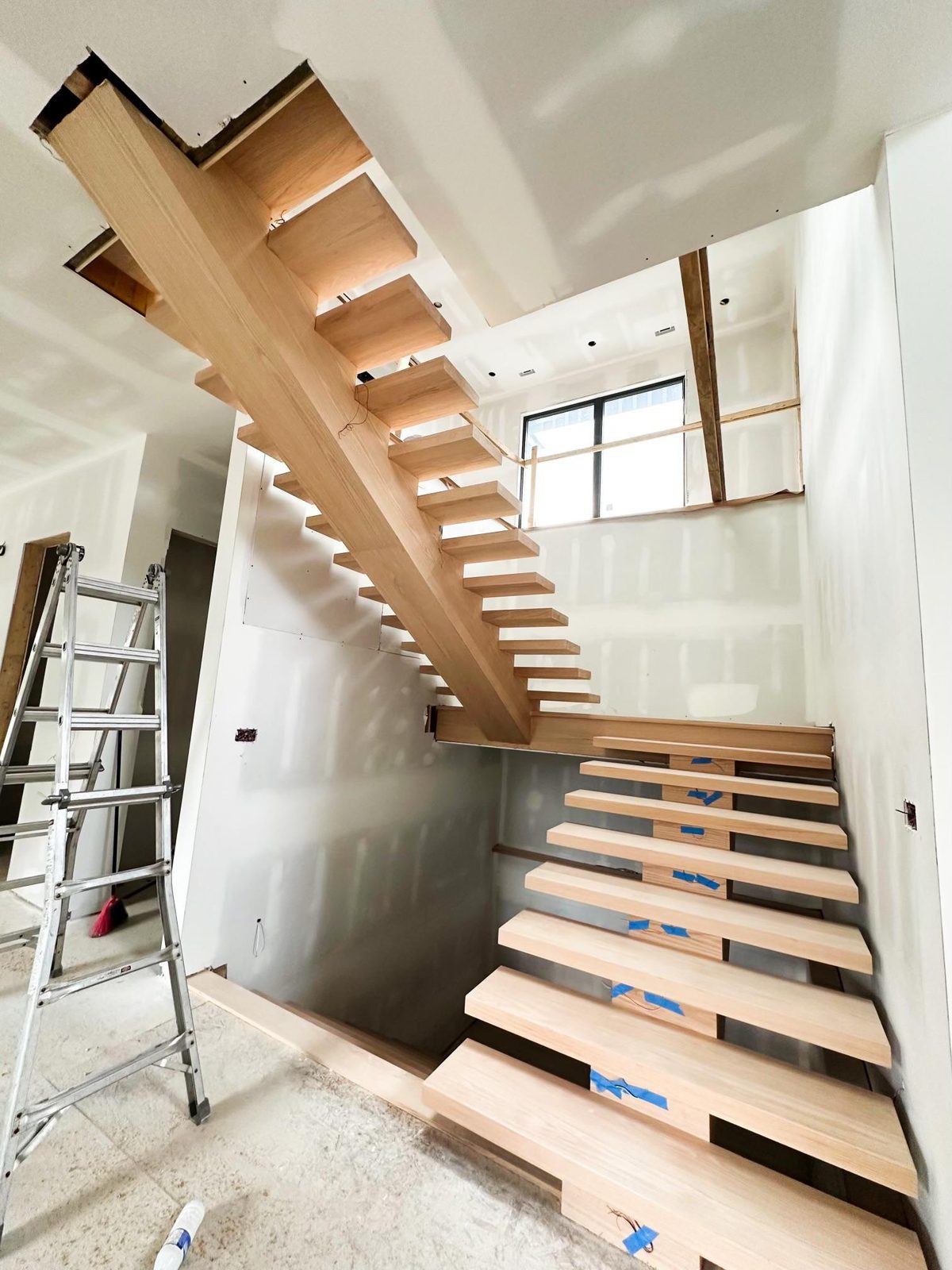 Floating staircase